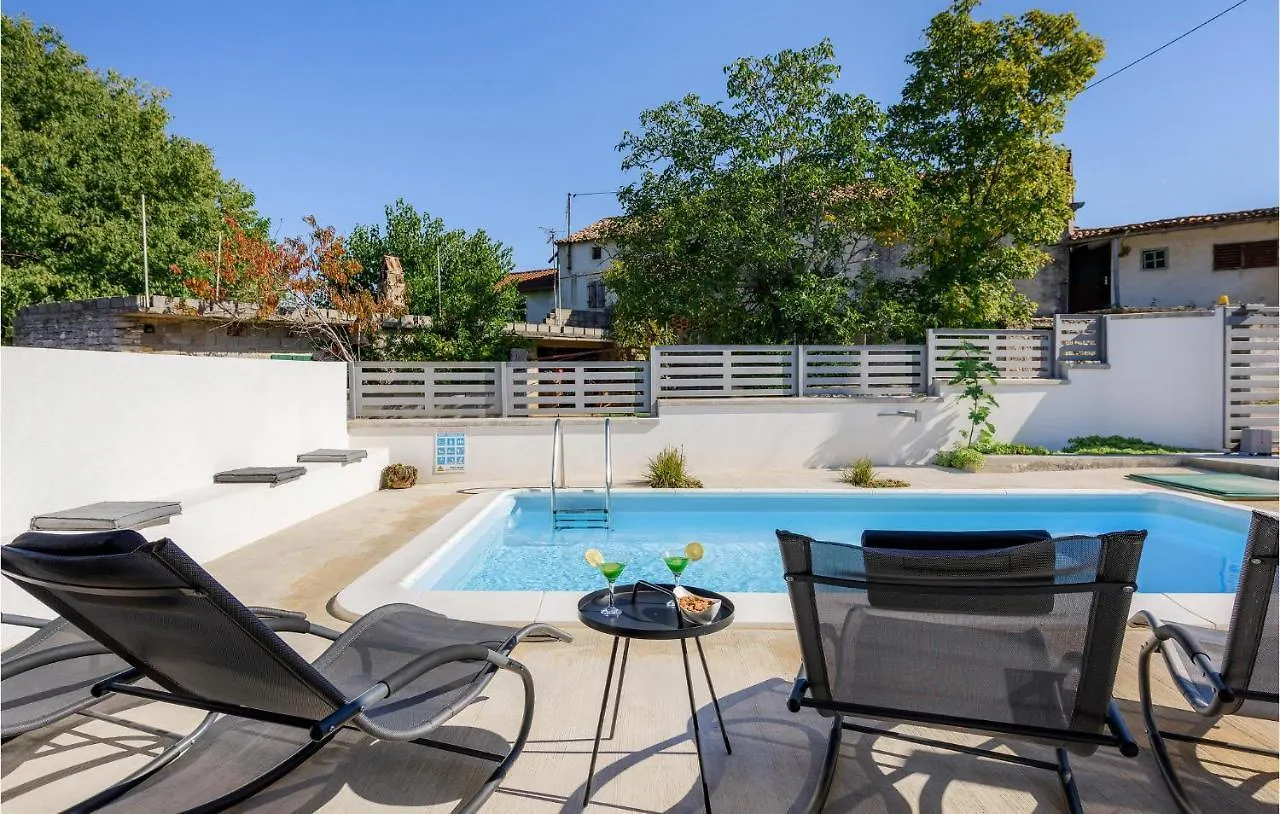 Holiday home 4 Bedroom Lovely Home In Zuzici