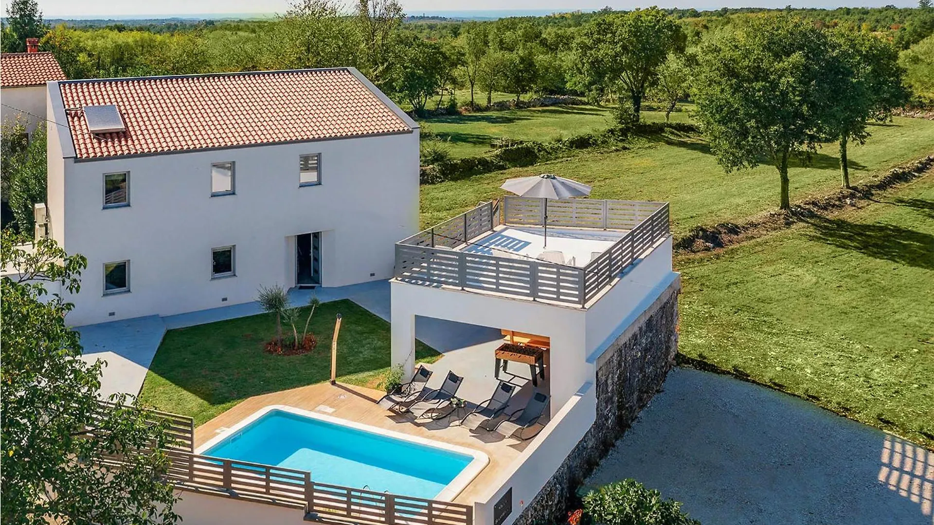 4 Bedroom Lovely Home In Zuzici