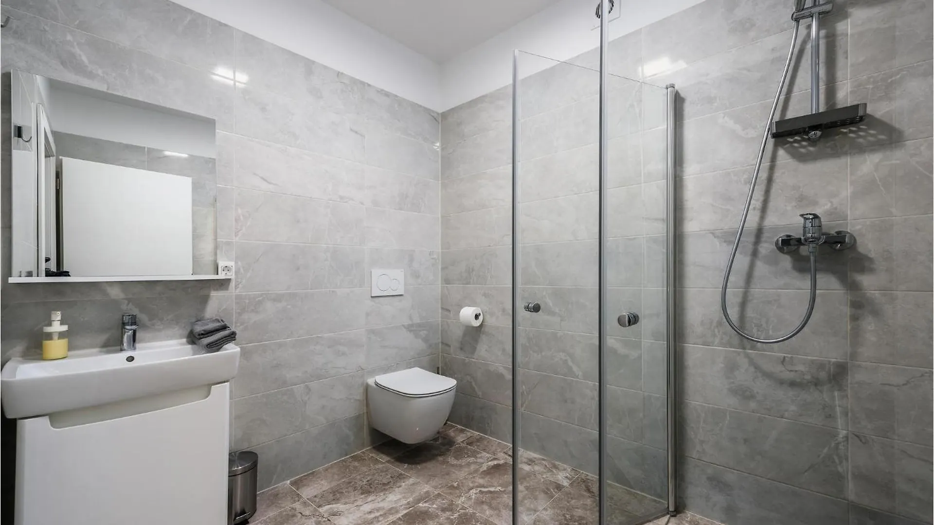 4 Bedroom Lovely Home In Zuzici