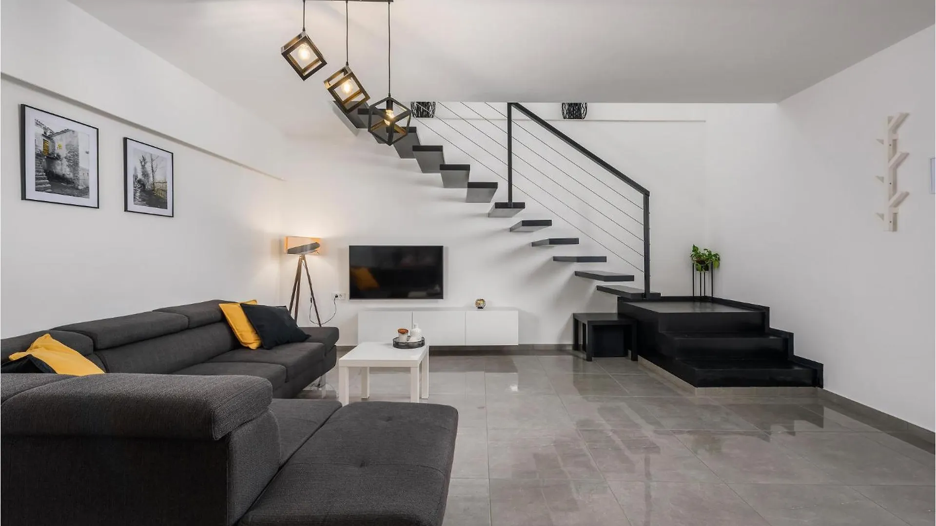 Holiday home 4 Bedroom Lovely Home In Zuzici