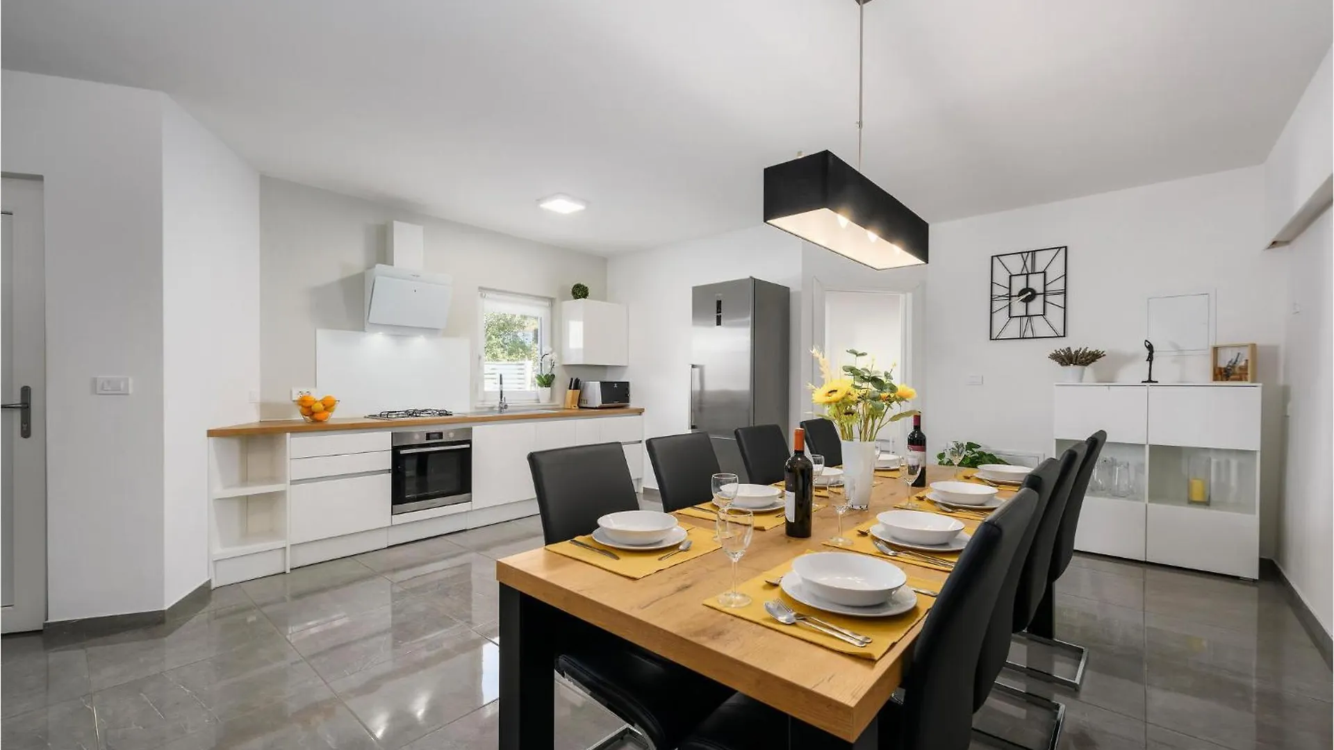 4 Bedroom Lovely Home In Zuzici