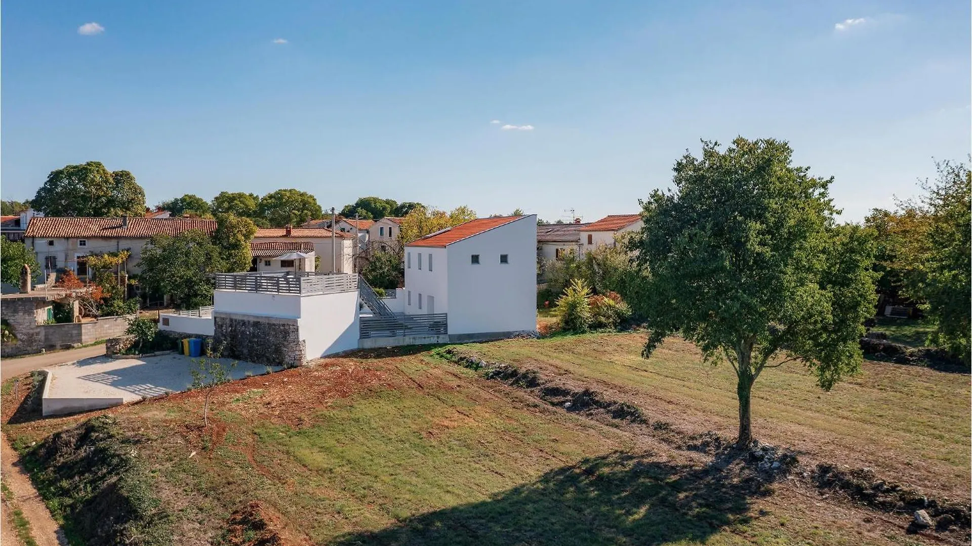 4 Bedroom Lovely Home In Zuzici
