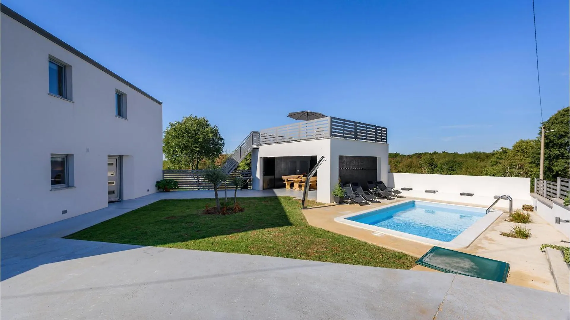 Holiday home 4 Bedroom Lovely Home In Zuzici