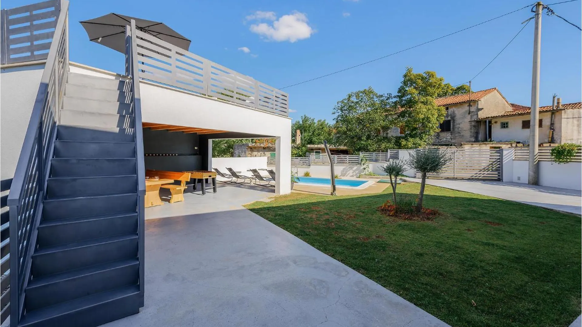 4 Bedroom Lovely Home In Zuzici 0*,