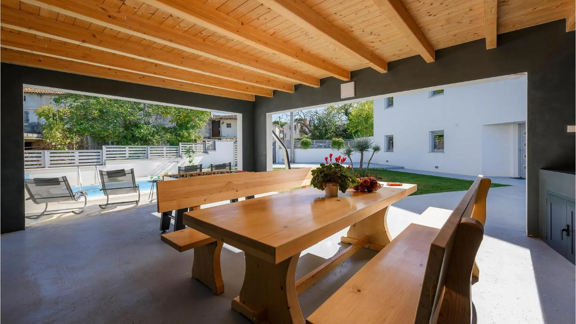 4 Bedroom Lovely Home In Zuzici Holiday home