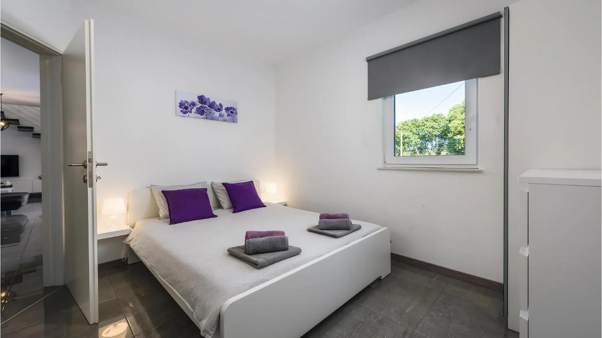 Holiday home 4 Bedroom Lovely Home In Zuzici