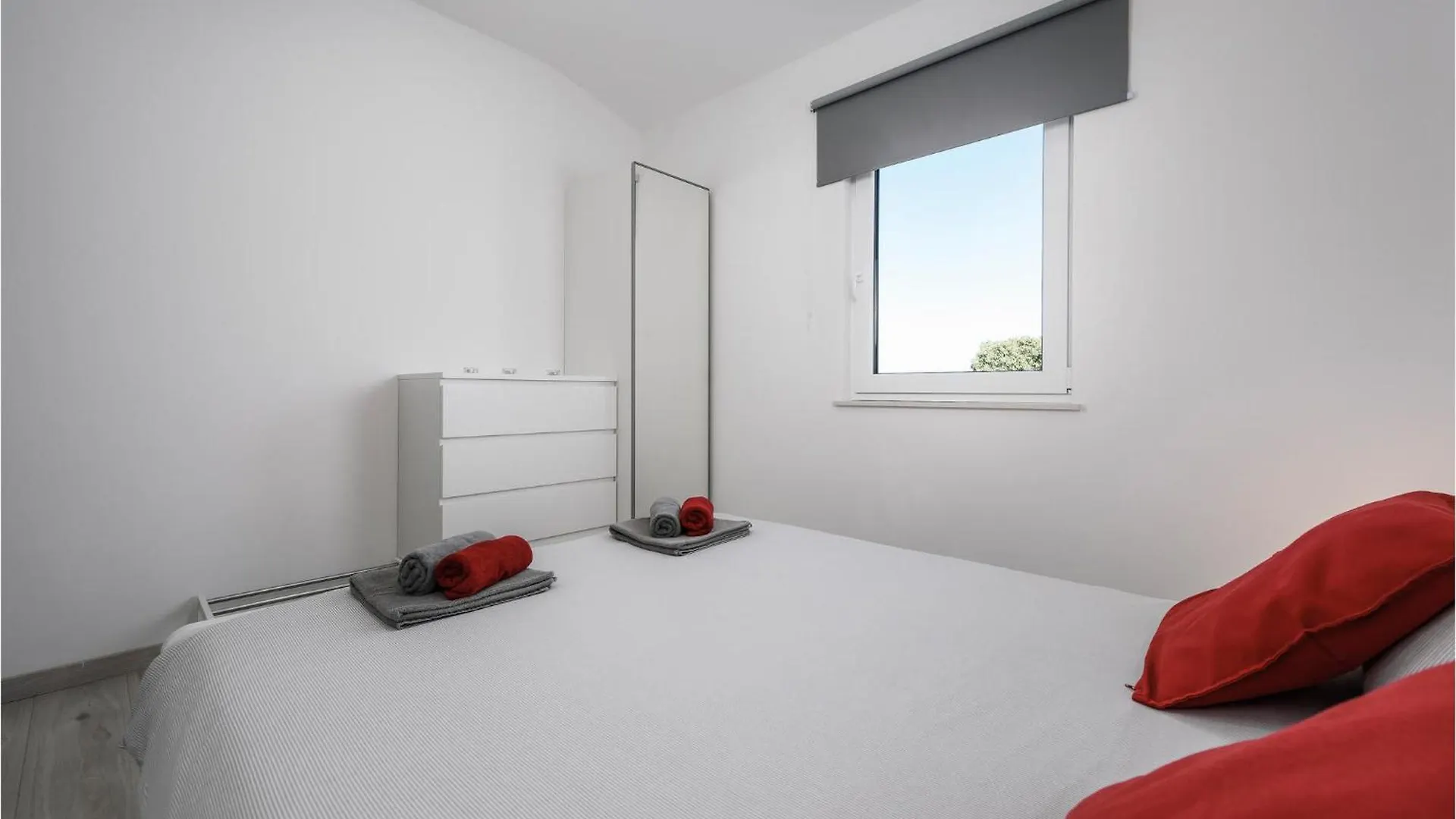 4 Bedroom Lovely Home In Zuzici 0*,