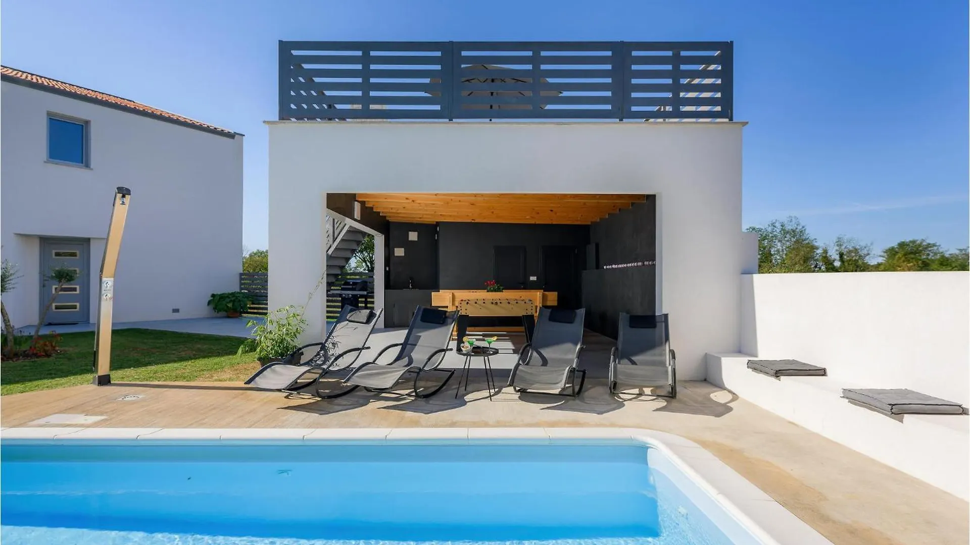 4 Bedroom Lovely Home In Zuzici 0*,